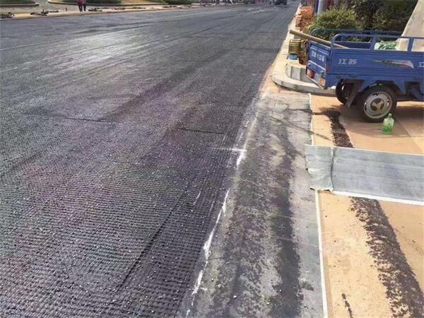 Fiberglass geogrid used for road surface.jpg