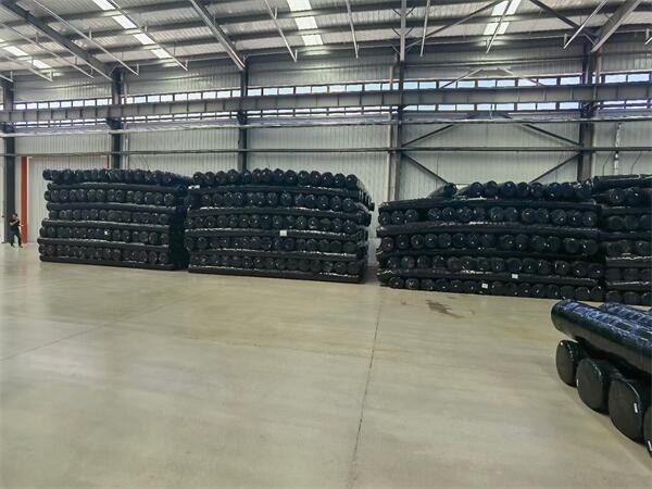 Our company has polyester geogrid in stock.jpg