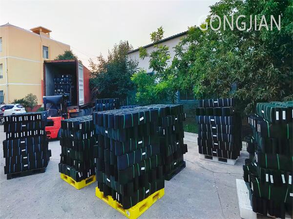 HDPE plastic geocell is being loaded into containers and ready to be sent abroad.jpg