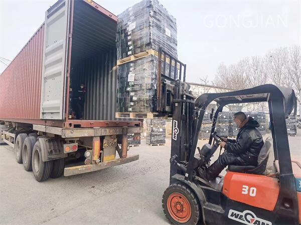 The geocell room customized by a foreign customer is currently being loaded into the container.jpg