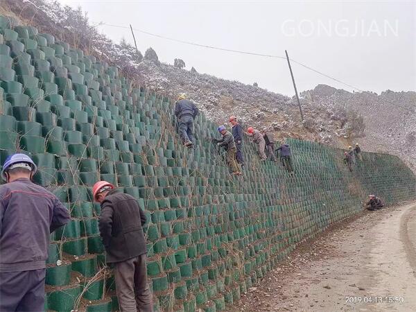 Geocell for retaining wall.jpg Geocell for retaining wall.jpg