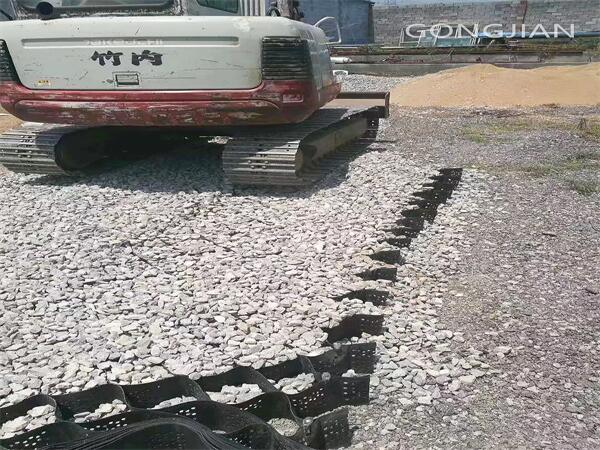 Geocells in driveway mat.jpg