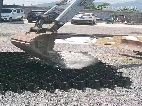 Geocells in road construction.jpg